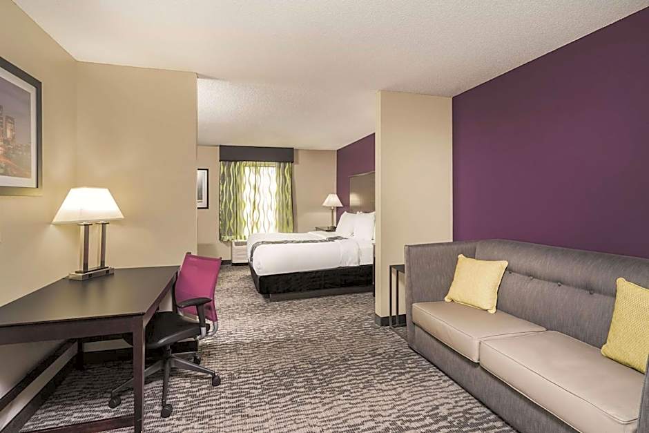 La Quinta Inn & Suites by Wyndham Louisville East