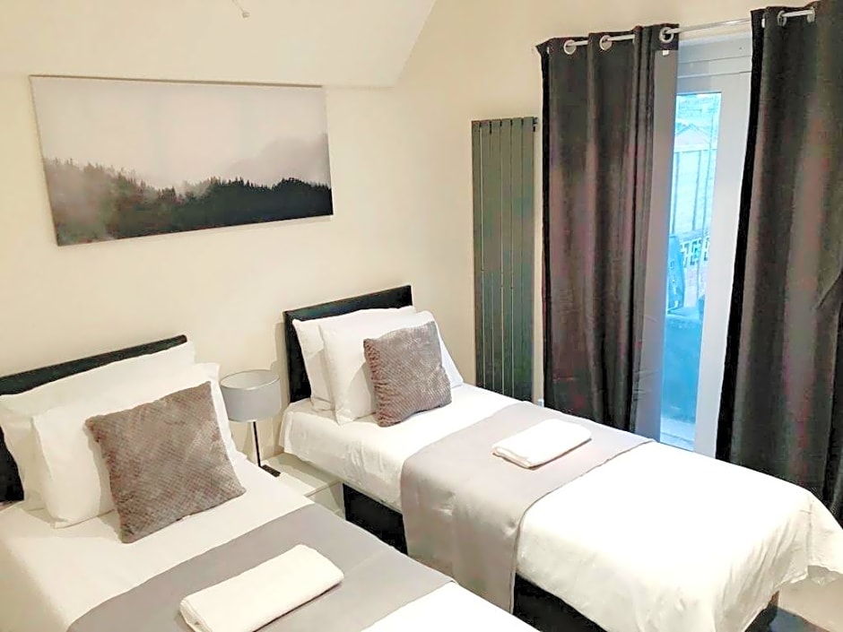 Photo 1 sur 3 de Double or Twin-Deluxe-Shared Bathroom-Garden View-DELUXE KING/TWIN BED