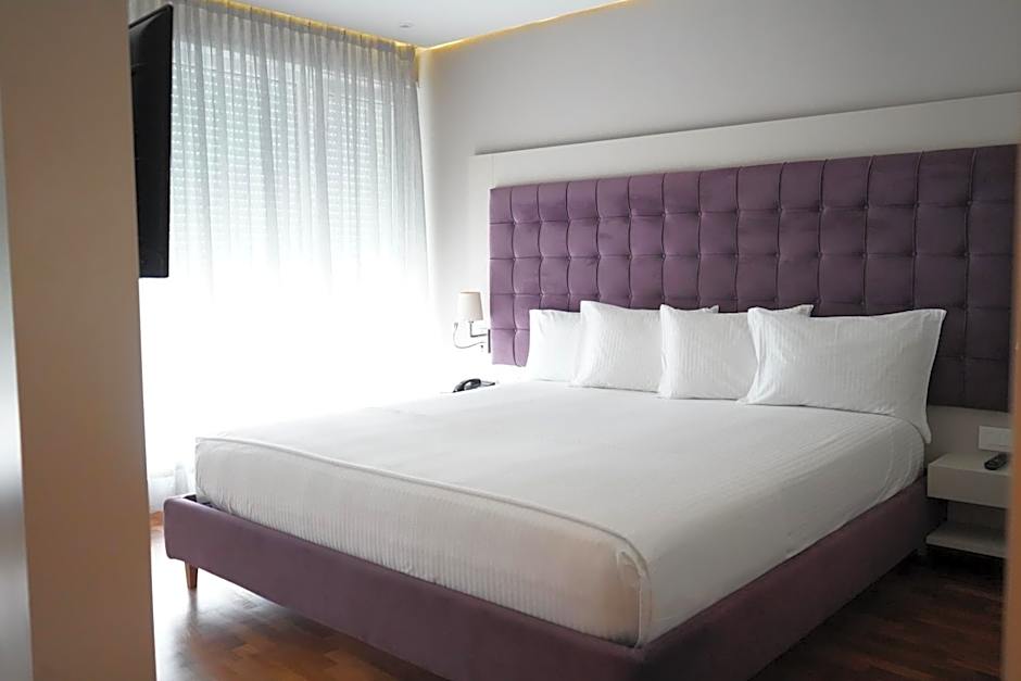 Bougainville Bay Hotel