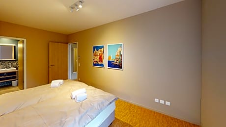 Modern Three-Bedroom Apartment - Accessible