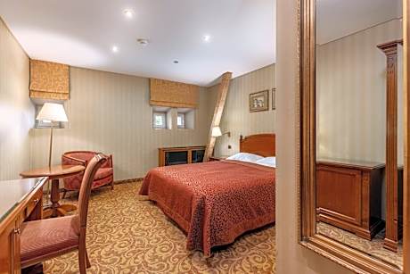 Attic Double Room with Small window