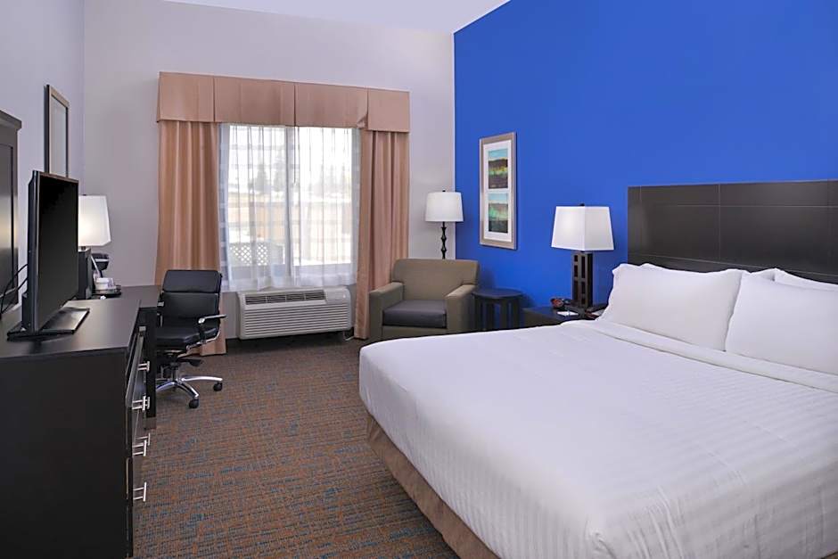 Holiday Inn Express & Suites Bakersfield Airport By IHG