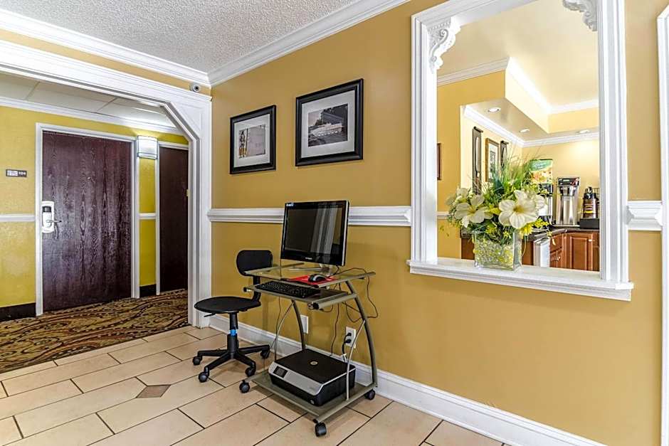 Rodeway Inn & Suites Jacksonville near Camp Lejeune