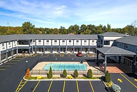 Days Inn & Suites by Wyndham Niagara Falls/Buffalo