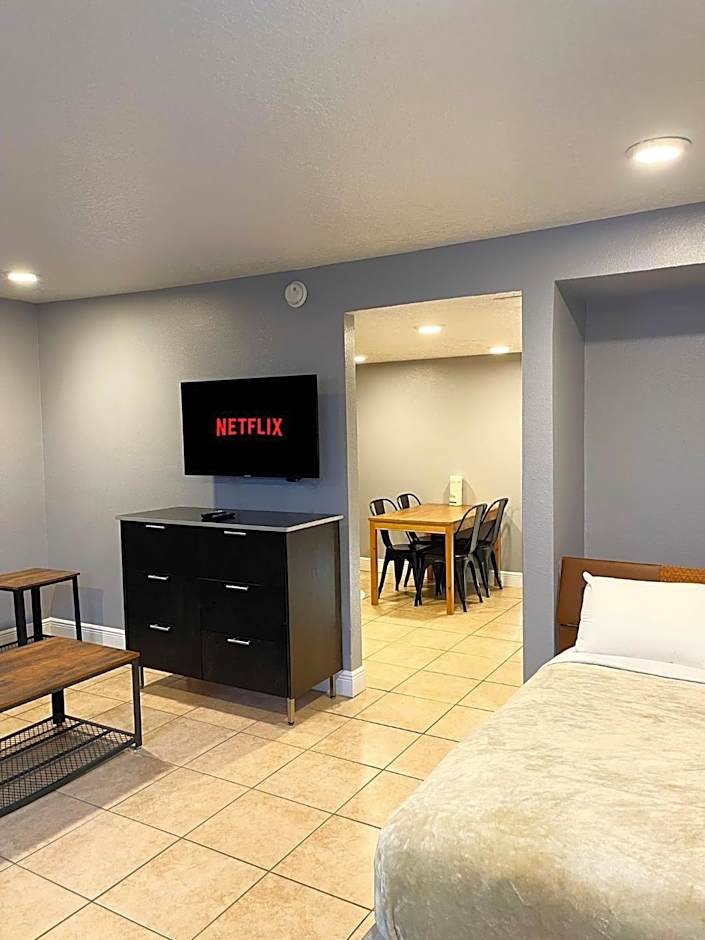 Celebration Suites At Old Town