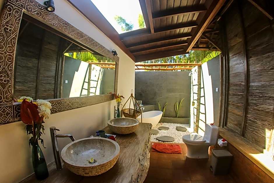 Flower Bud Bungalow Balangan
