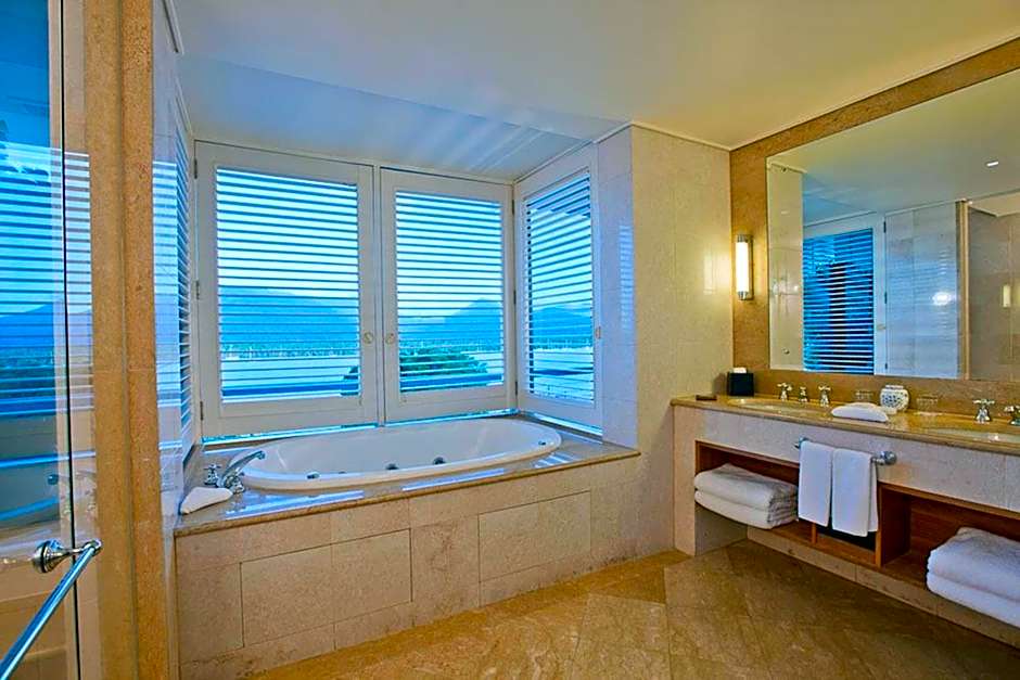 Pullman Reef Hotel Casino