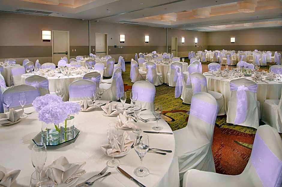 DoubleTree By Hilton Hotel Dulles Airport-Sterling