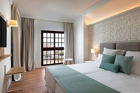 Suite with Ocean View ( 2 Adults )