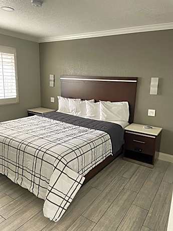Cabana Inn & Suites
