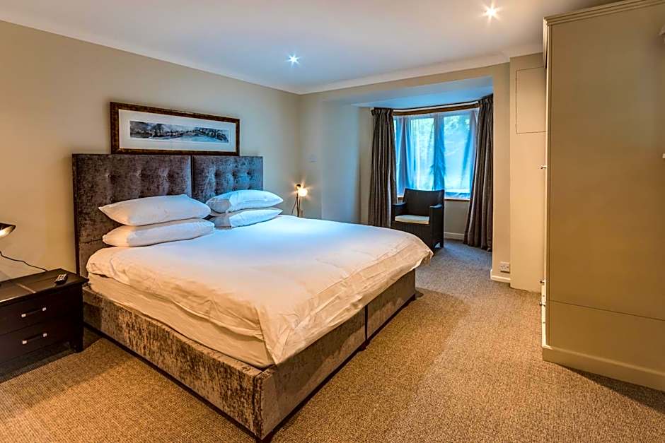 LOCH TAY HIGHLAND LODGES and GLAMPING PARK