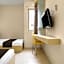 Townhouse Oak Hotel Niaga Surabaya