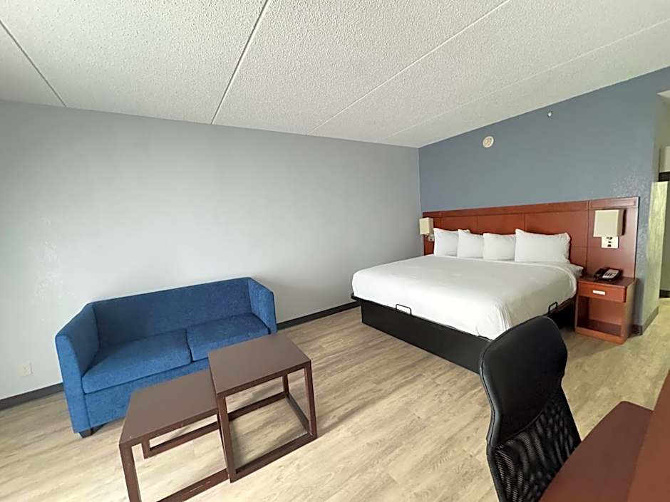 Super 8 by Wyndham Dallas Love Field Airport