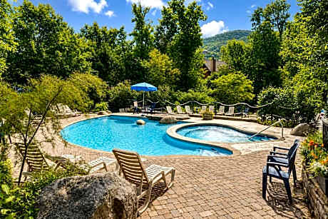Huge condo in front of Tremblant ski resort