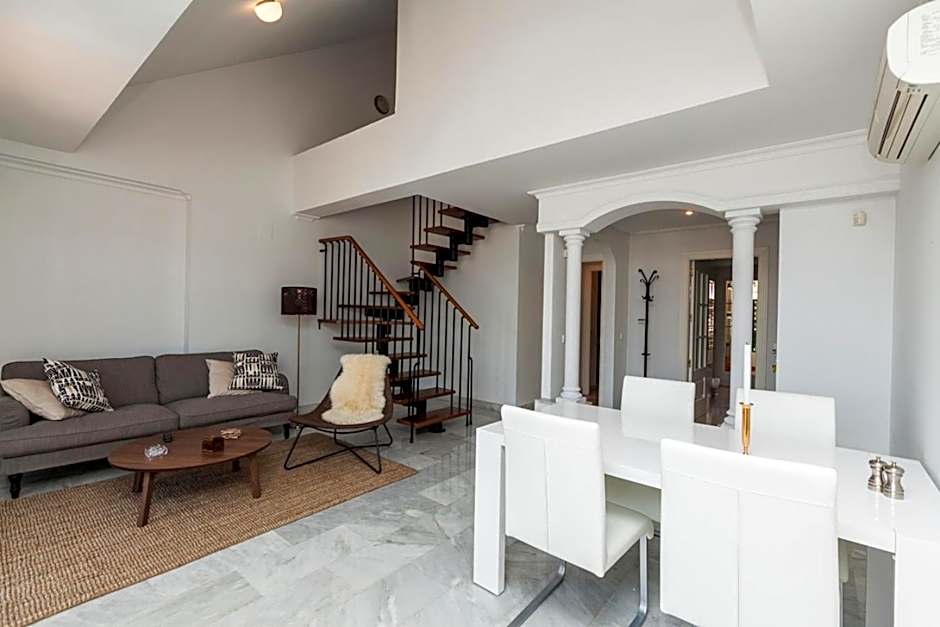 Señorío de Aloha Apartahotel