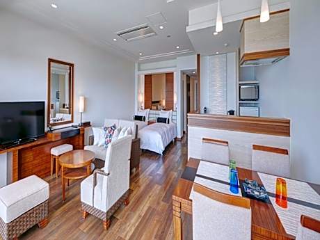 High Floor Deluxe Room with 4 Beds for 3 People