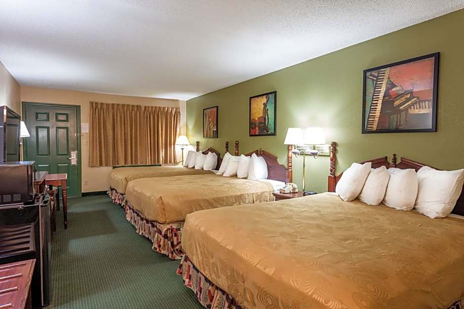 Angel Inn Near IMAX, a Travelodge by Wyndham