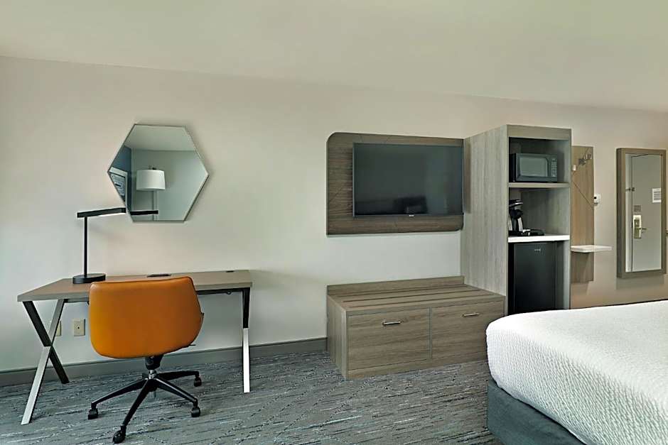 Holiday Inn Express Hotel & Suites Milwaukee-New Berlin By IHG