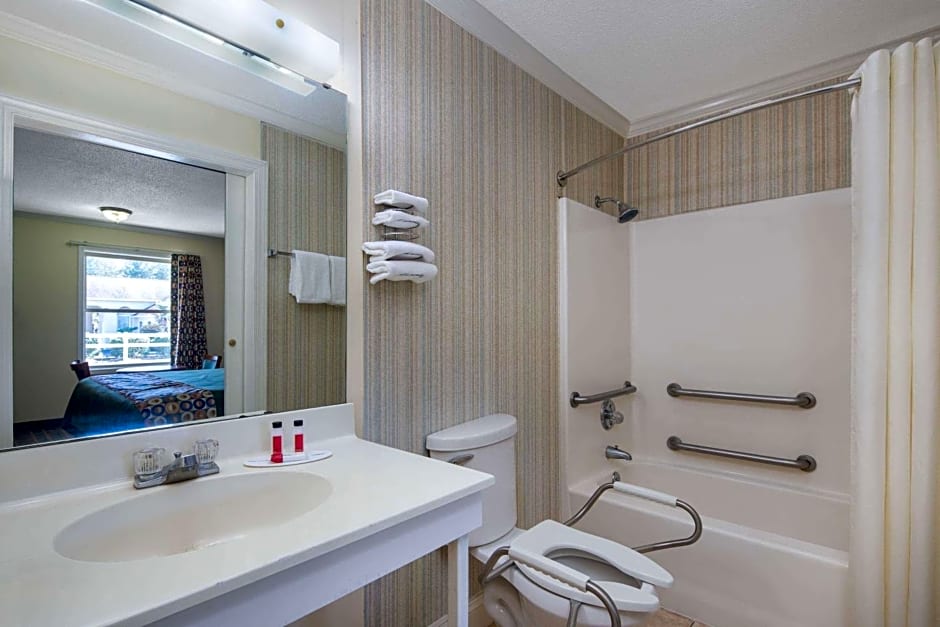 Travelodge by Wyndham Orangeburg