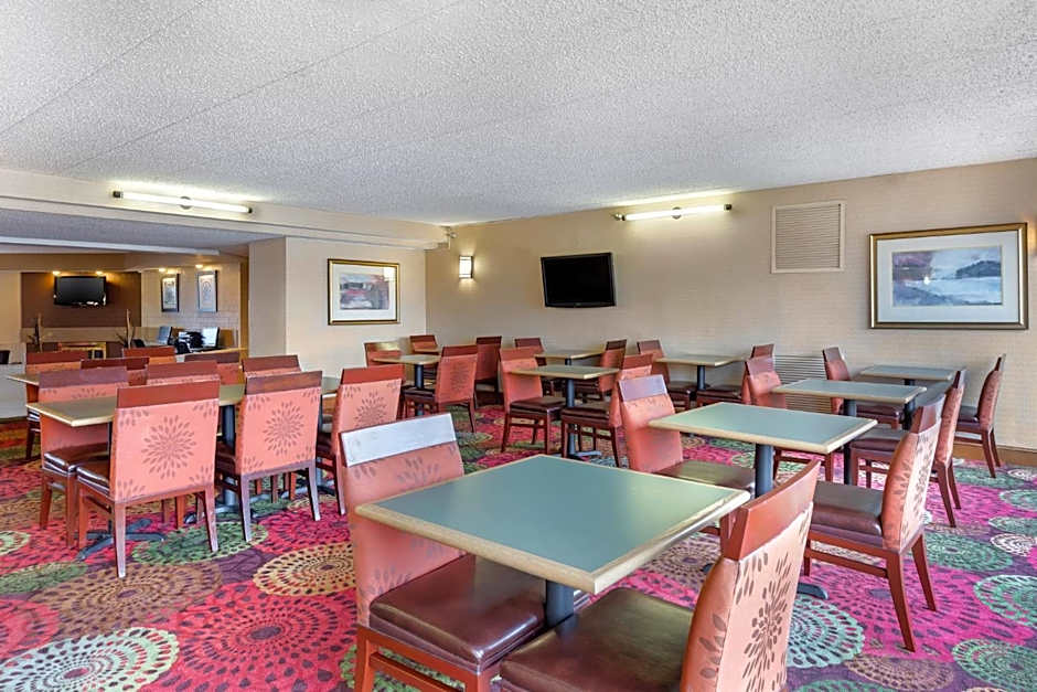 Holiday Inn Express Chicago-Downers Grove By IHG