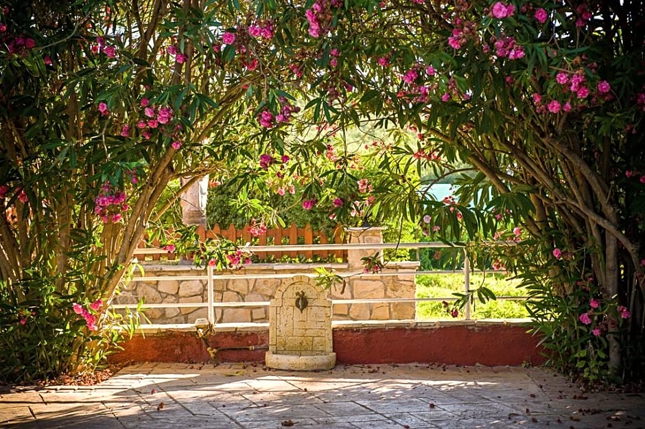 Armonia Studios & Apartments