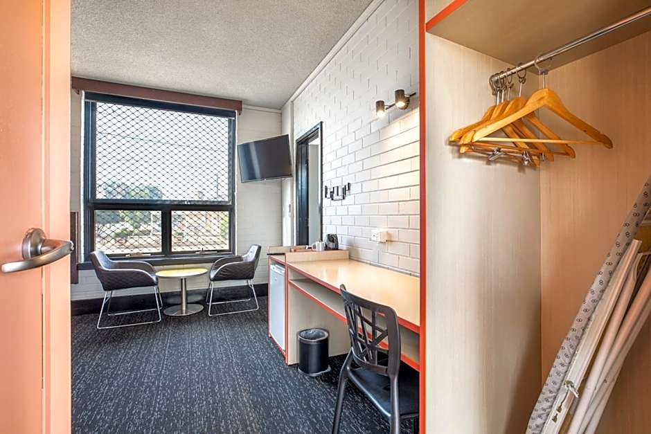 Nightcap at Glengala Hotel