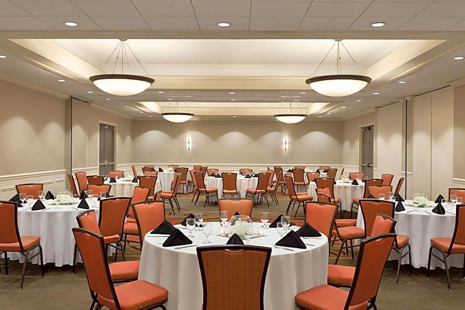 DoubleTree By Hilton Hotel Bradley International Airport