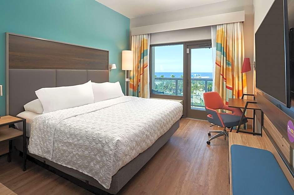 Tru By Hilton Pompano Beach Pier, FL