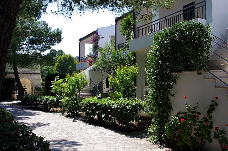 Baia Degli Aranci Suite & Apartments