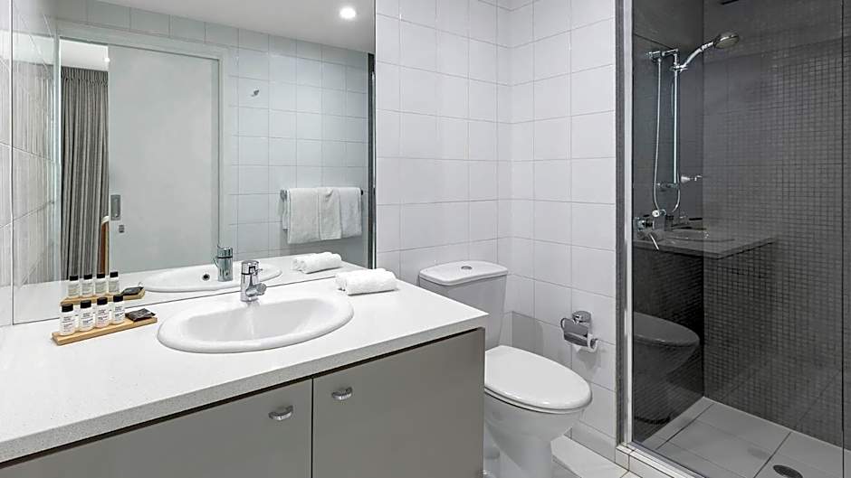 Oaks Adelaide Embassy Suites