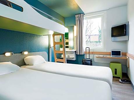 Triple Room with Three Single Beds