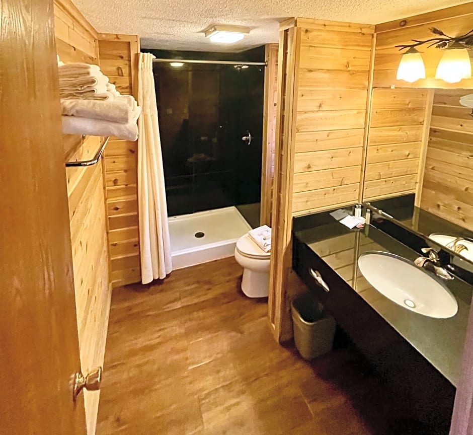 Cabins of Mackinaw & Lodge