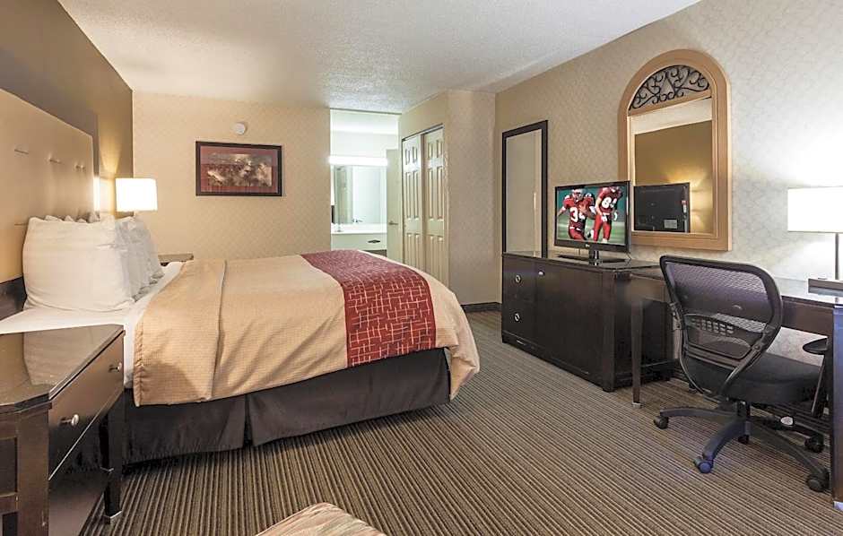 Red Roof Inn & Suites Dekalb