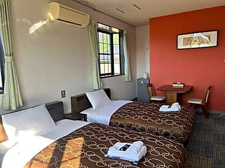 Twin Room - Non-Smoking