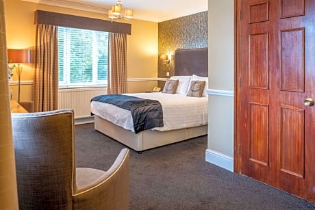 1 King 2 Single Beds, Non-Smoking, Classic Room Non Refundable