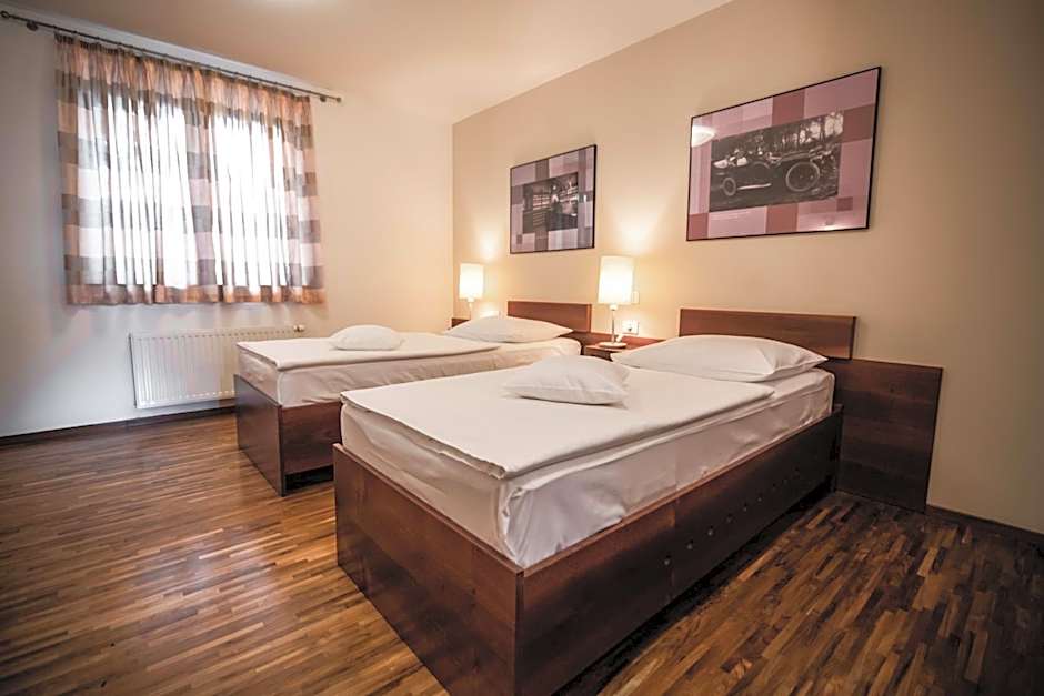 Hotel Dvor Jezersek Brnik