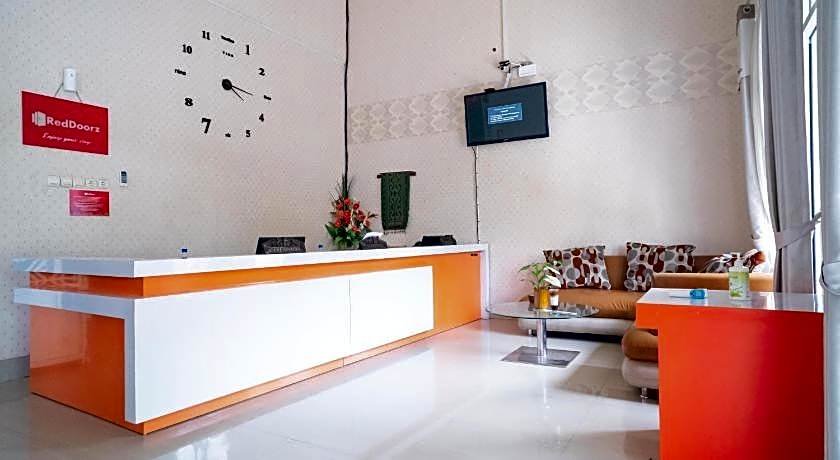 RedDoorz @ Jalan Pendidikan Mataram