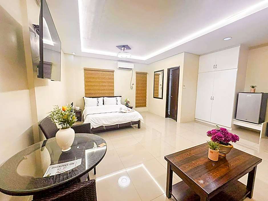 La Galleon Suites Hotel