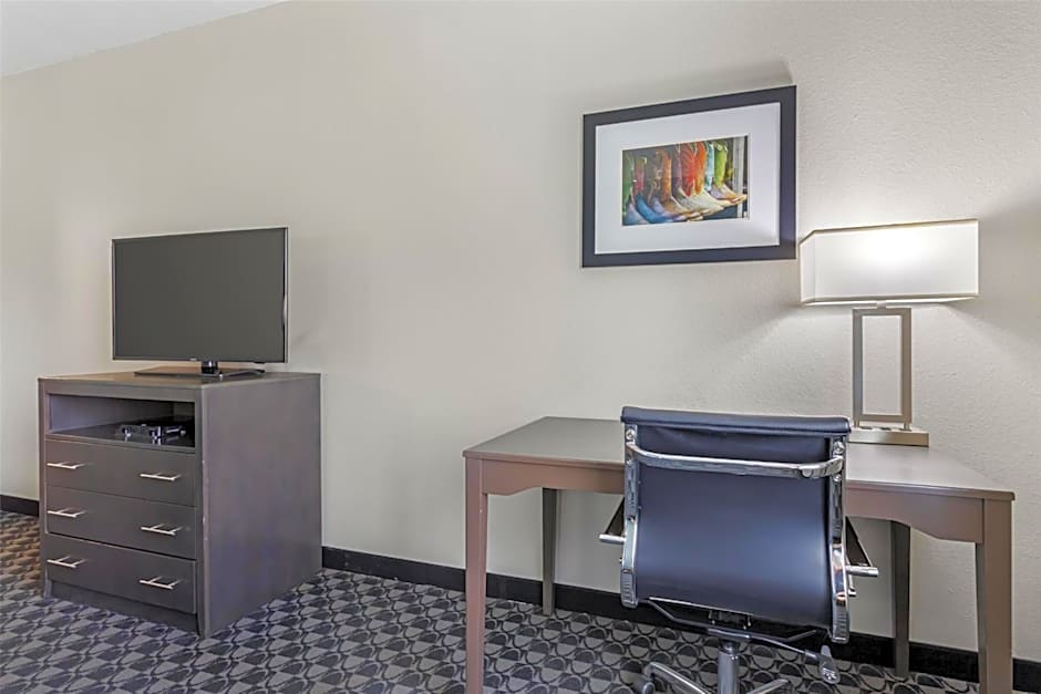 Best Western Plus Waller Hotel