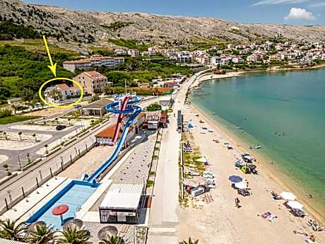 Apartmani Curic beachfront