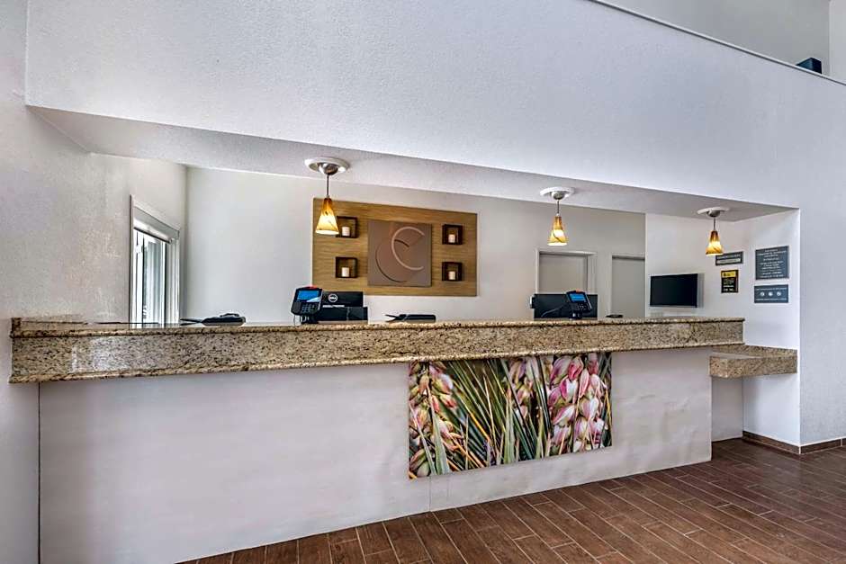 Comfort Suites Omaha Northwest