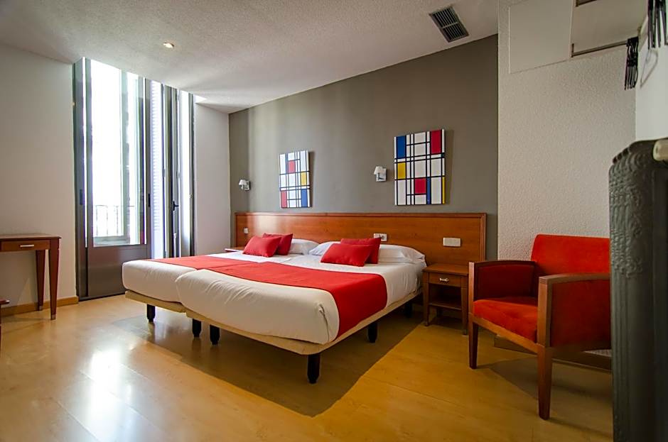 Photo 1 of 5 of Quadruple Room
