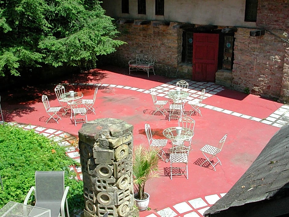 Huddleson Court
