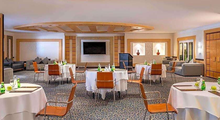 Anwar Al Madinah Movenpick Hotel