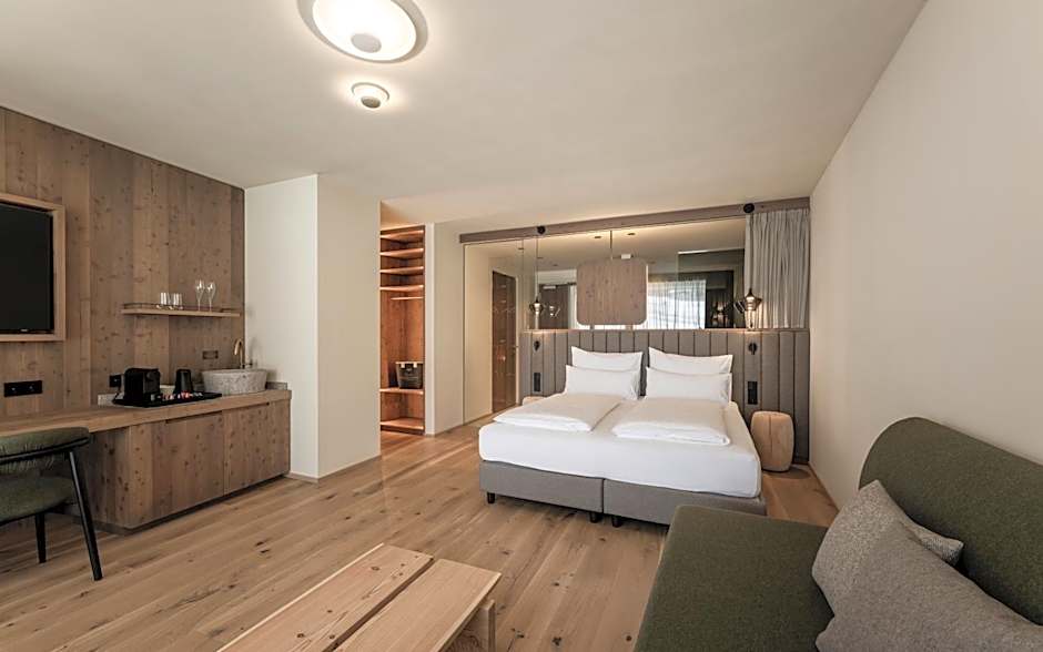 Photo 1 of 8 of Superior 1 King Bed