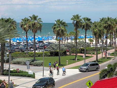 Pelican Pointe Hotel