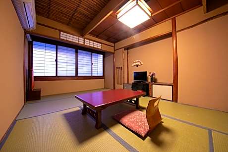 Japanese-Style Twin Room with Shared Bathroom