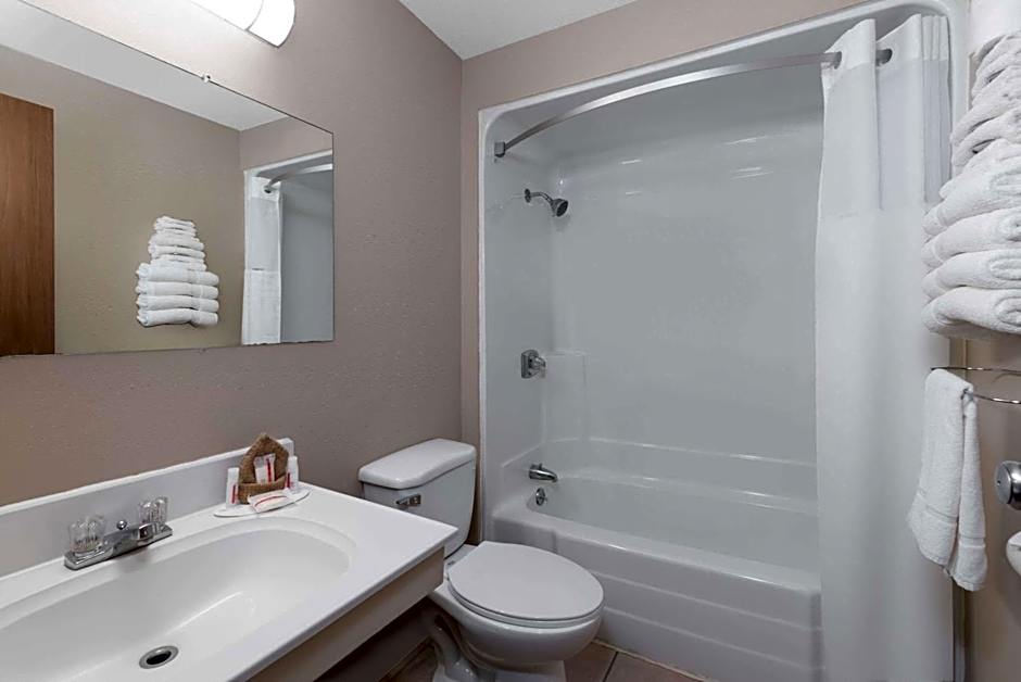 Super 8 by Wyndham Bowman