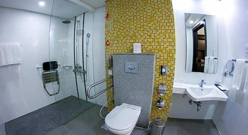 Ramada Hotel & Suites by Wyndham Amwaj Islands Manama