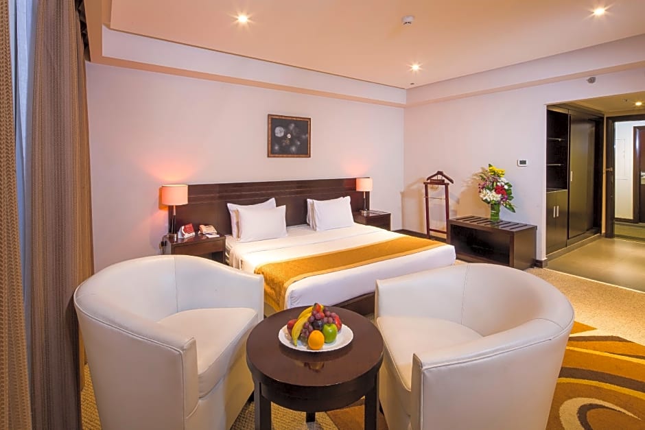 Photo 1 of 6 of Deluxe 1 King Bed
